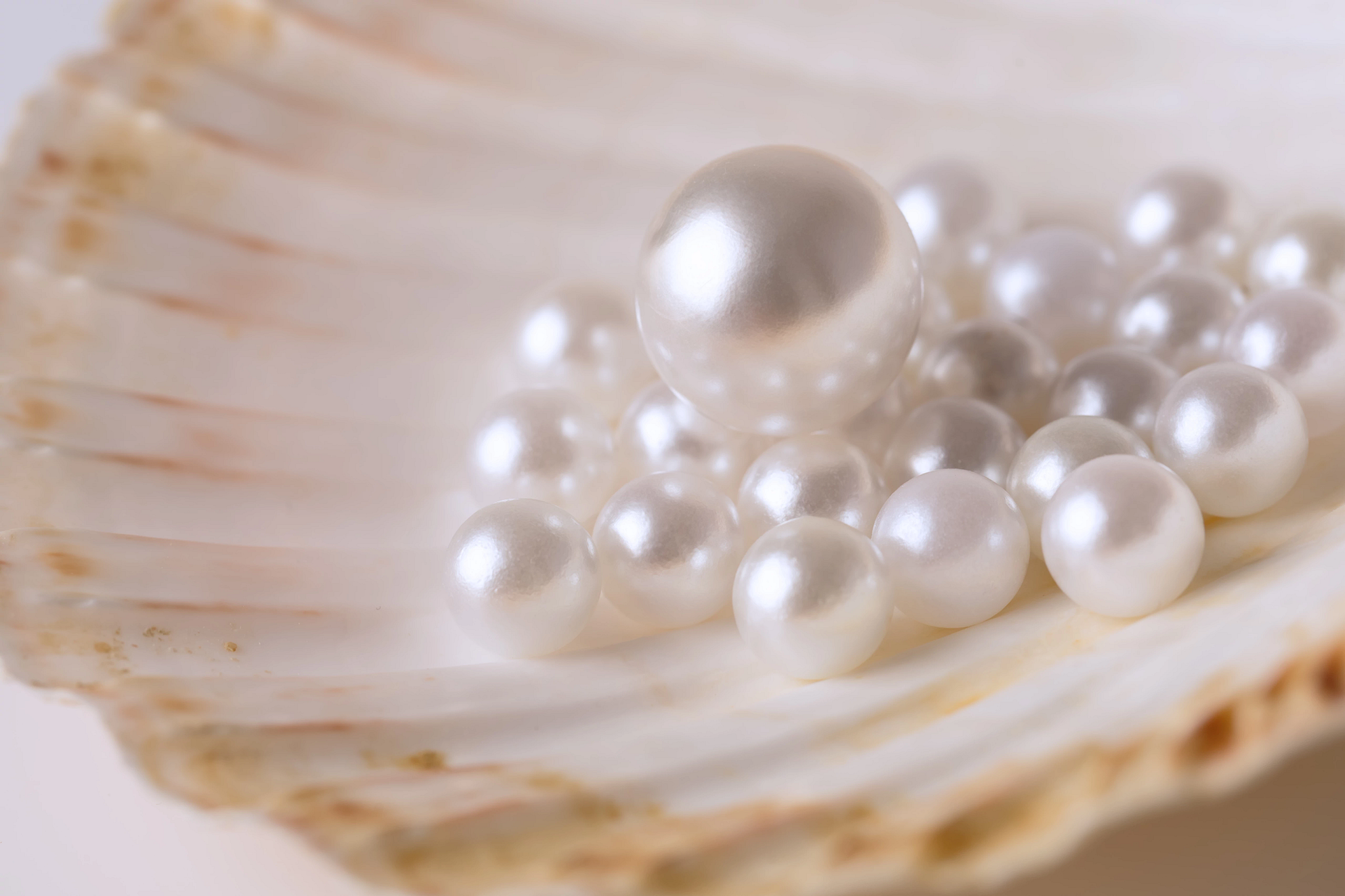 naturalpearlsvsculturedpearlsthedifferenceexplained_individualsblog