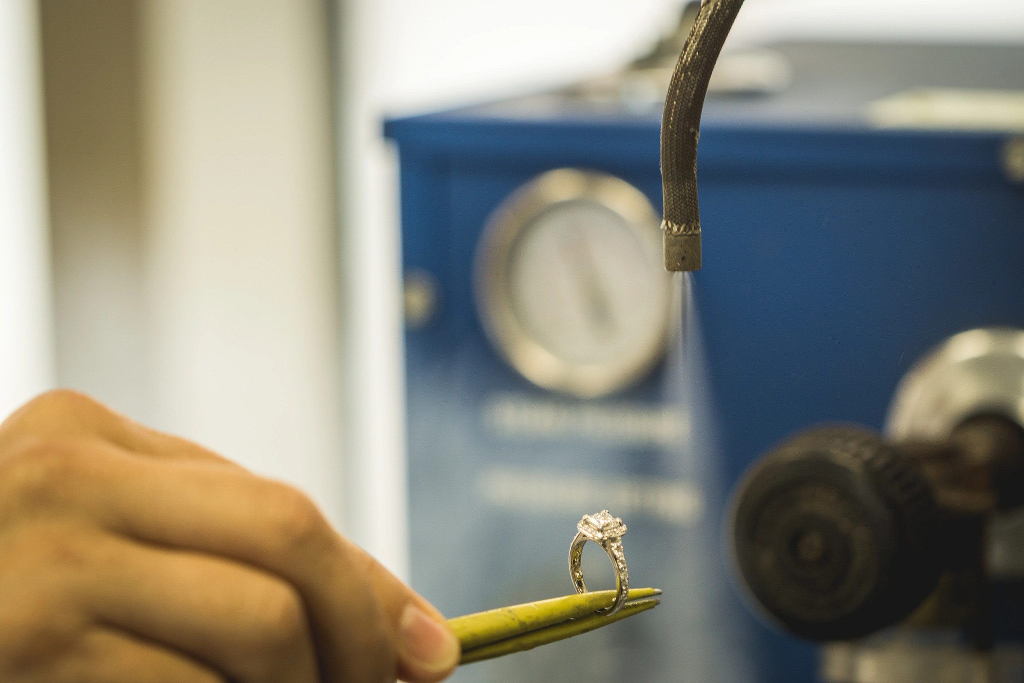 Steam cleaning jewelry