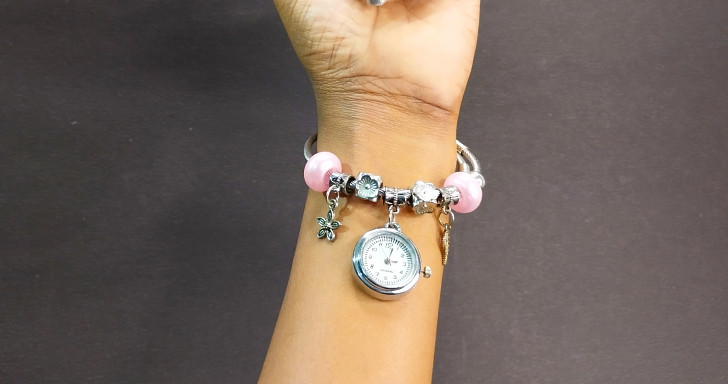 TheArtOfBuildingCharmBracelets_IndividualsBlog