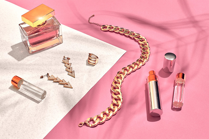 LacquerIn Jewelry