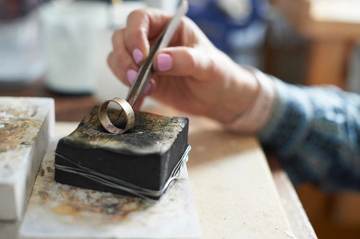 What Is A Hammered Finish