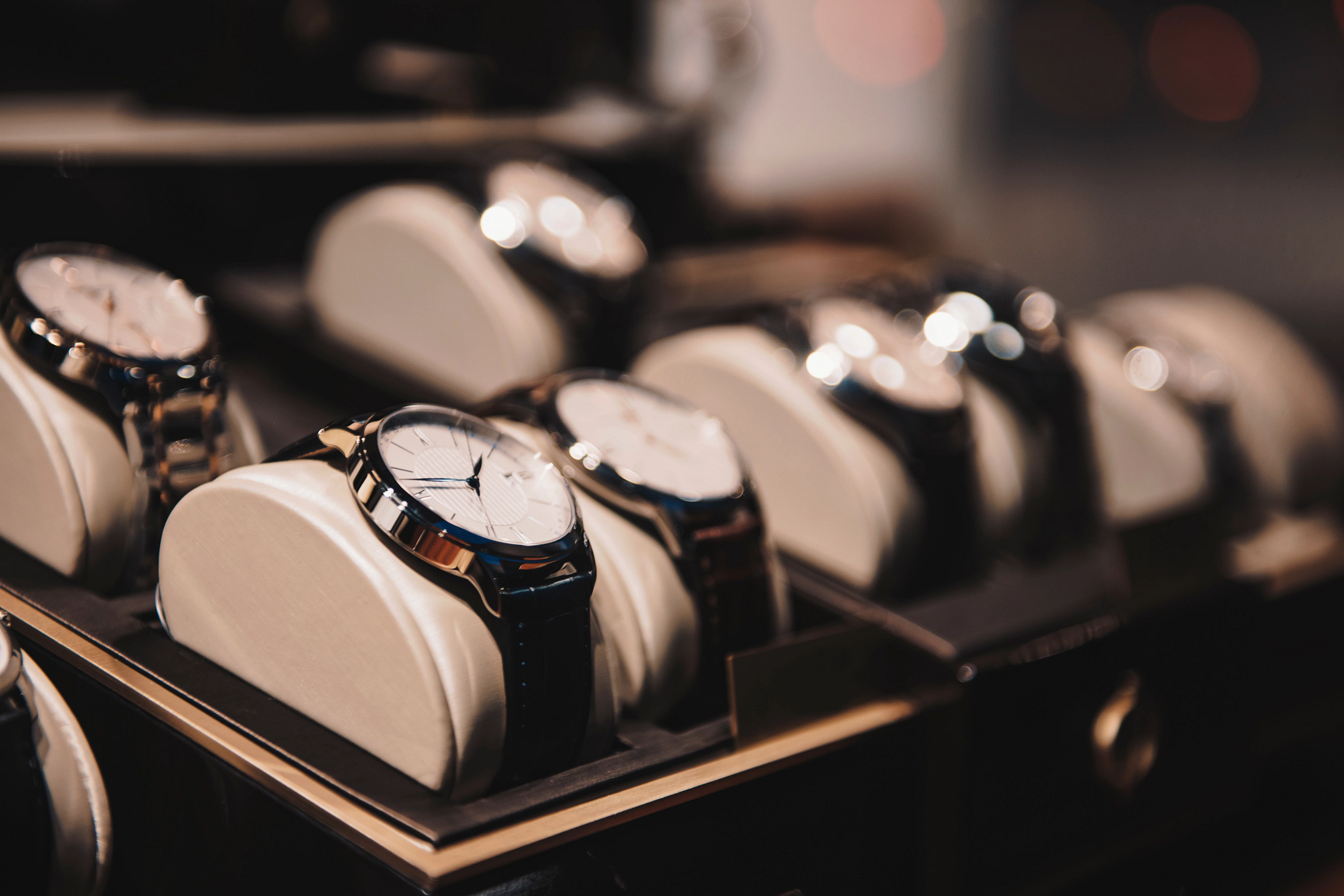 brc_mall-security-for-jewelers_-how-to-prevent-robberies_watches