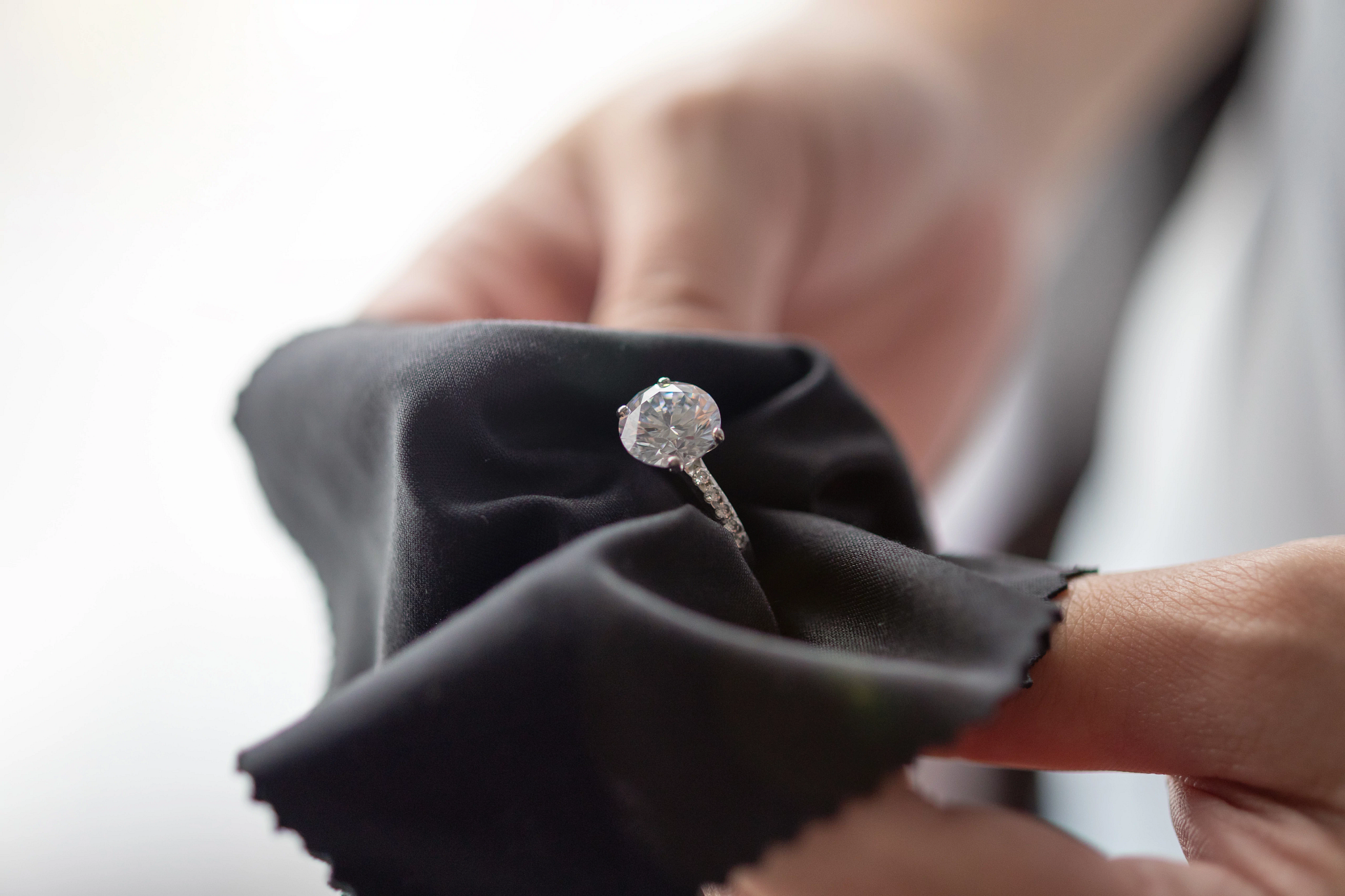 usefultipsforhowtocleanmoissaniteringsandjewelry_individualsblog