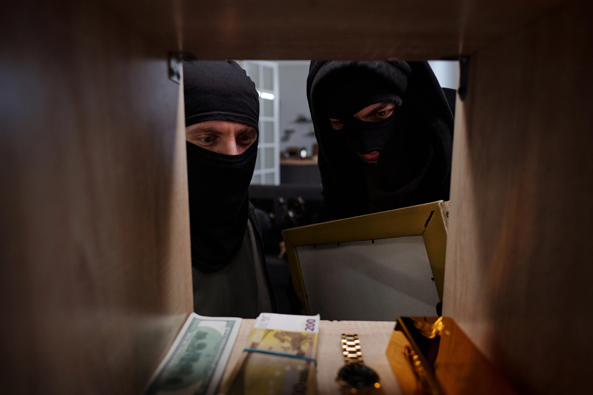 An extended recovery plan after a jewelry store robbery