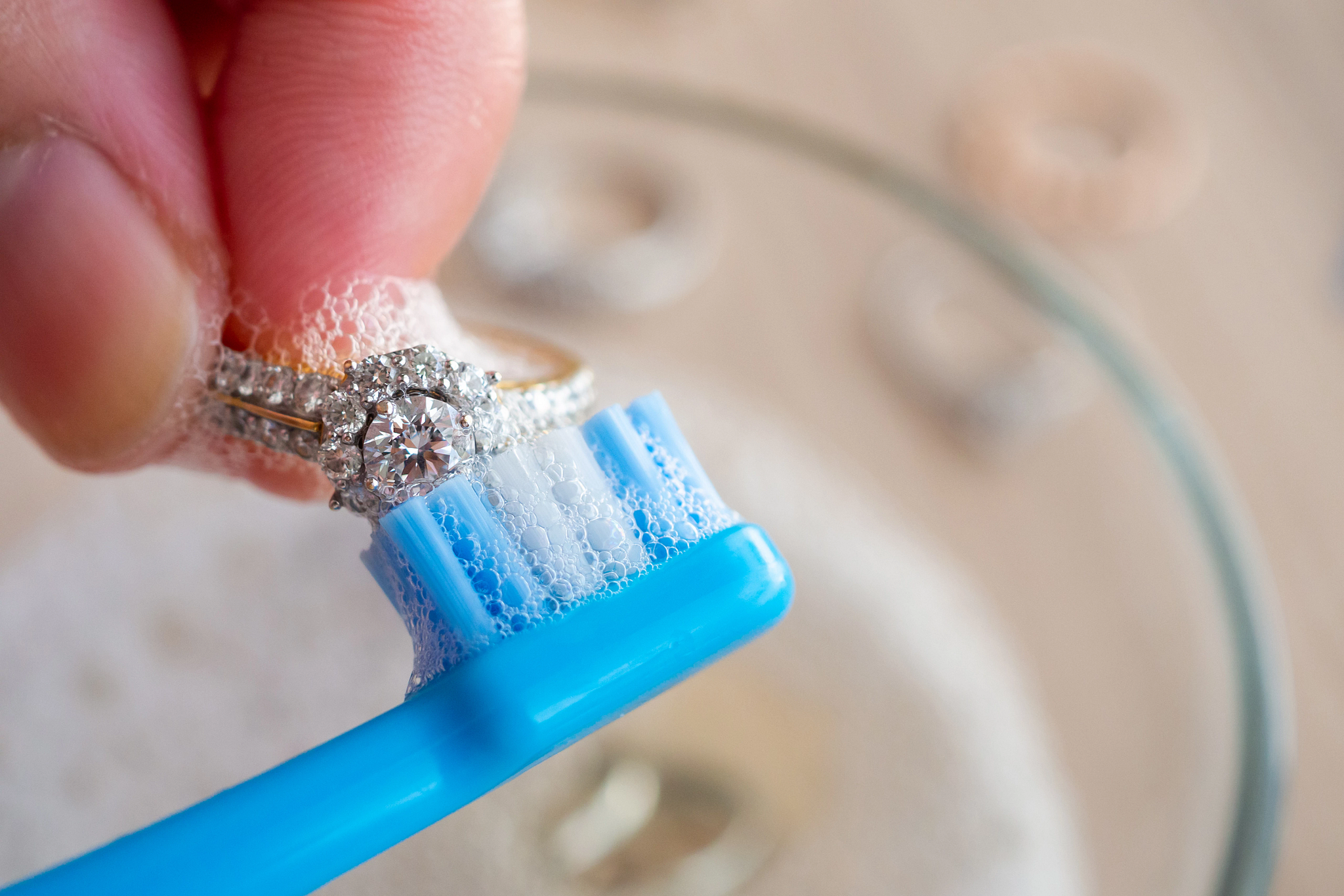 howtocleanandcareforyourdiamondengagementring_individualsblog