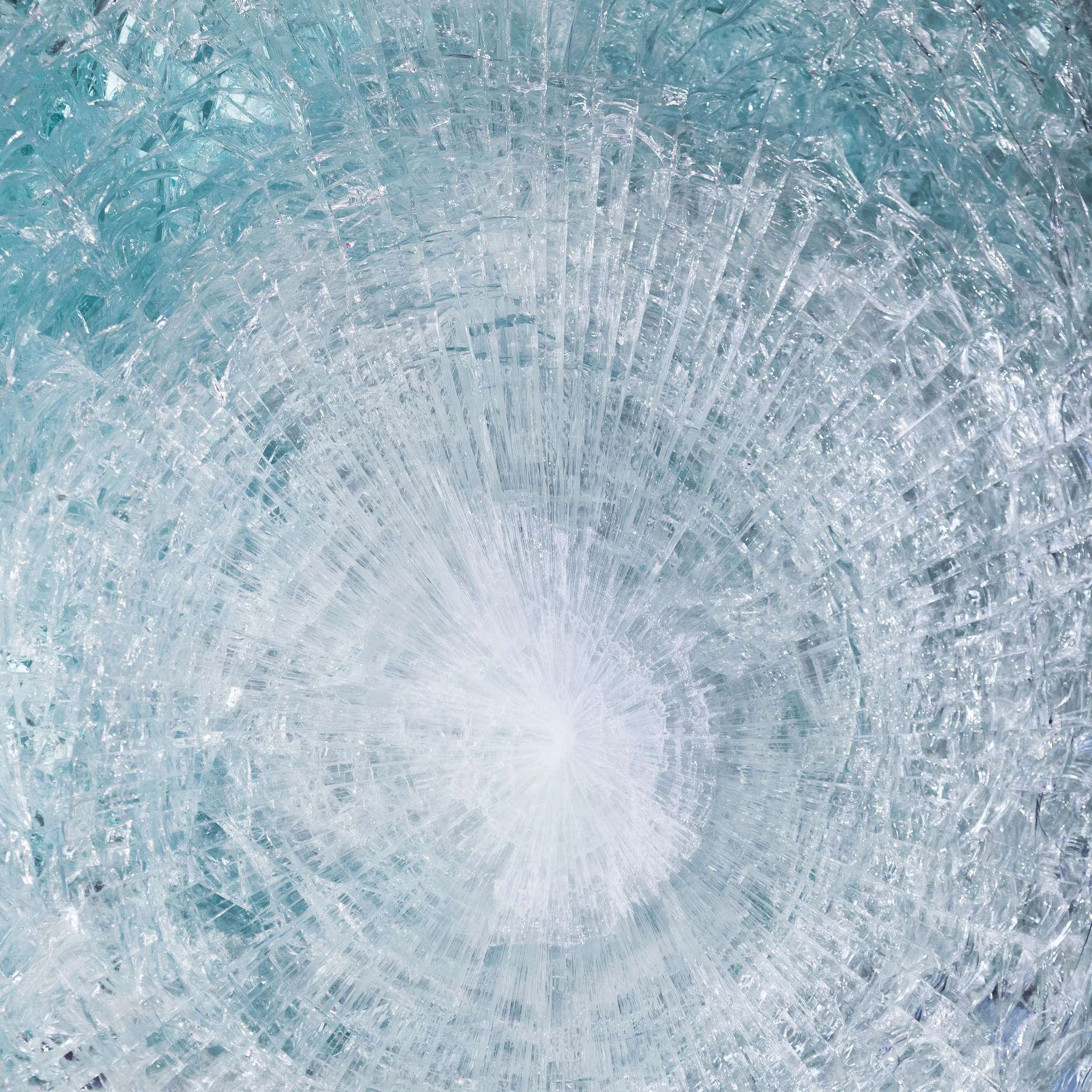 brc_jewelry-showcases_-2-factors-for-optimal-physical-security_laminatedglass