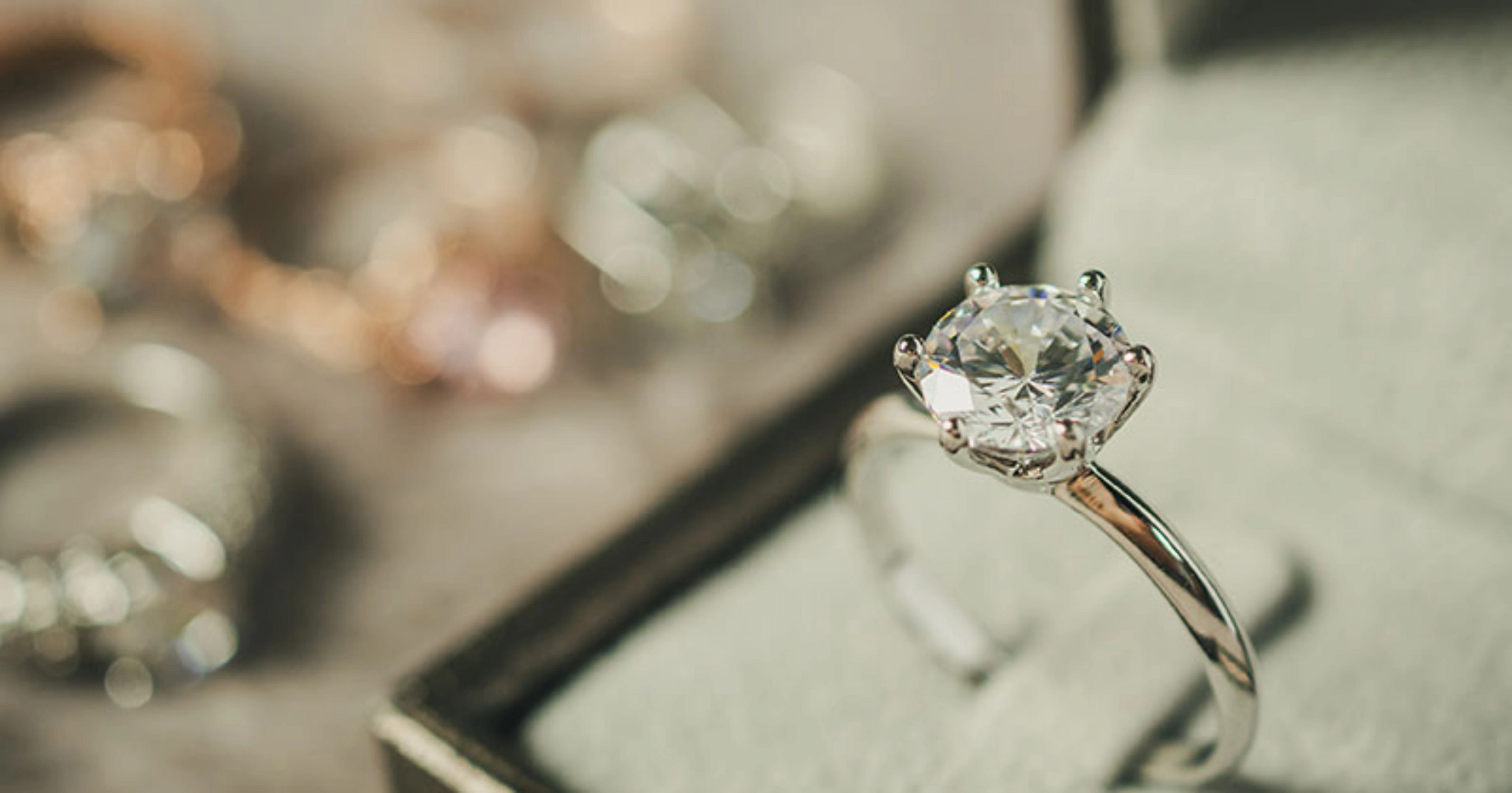 diamondvsmoissaniteblog_individualsblog